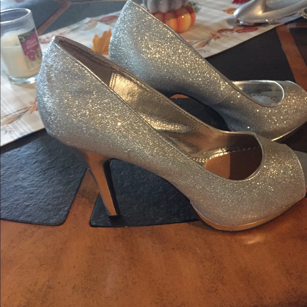 Shoes - Picture 2 of 5